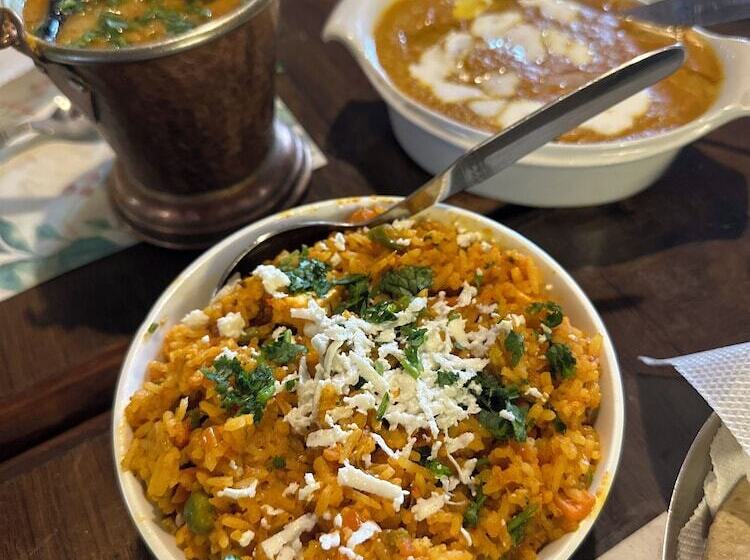 Wingait Inn   Hotel Near The Mall Road