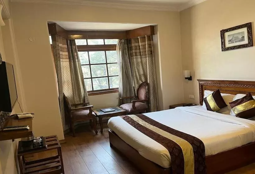 Wingait Inn   Hotel Near The Mall Road