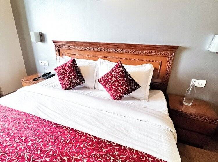 Wingait Inn   Hotel Near The Mall Road