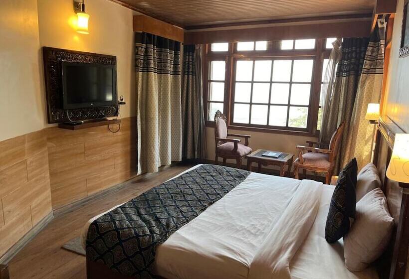 Wingait Inn   Hotel Near The Mall Road