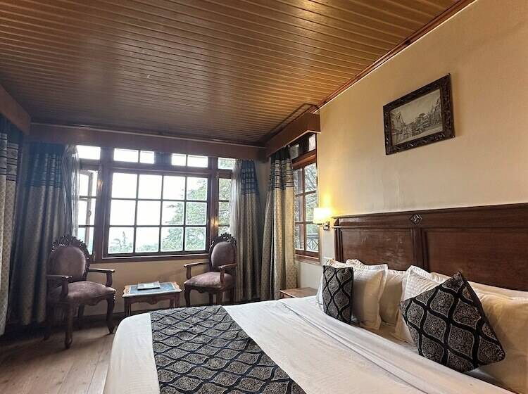 Wingait Inn   Hotel Near The Mall Road