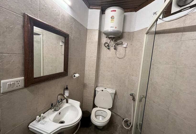 Wingait Inn   Hotel Near The Mall Road