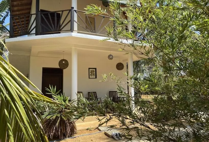 پانسیون Coconut Island Cabanas
