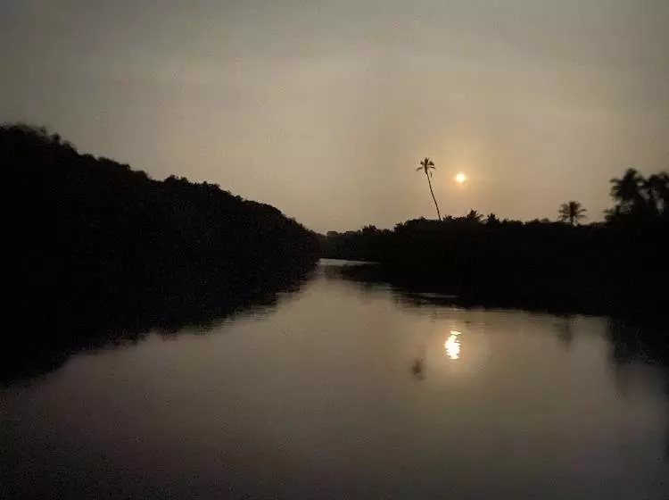 پانسیون Coconut Island Cabanas