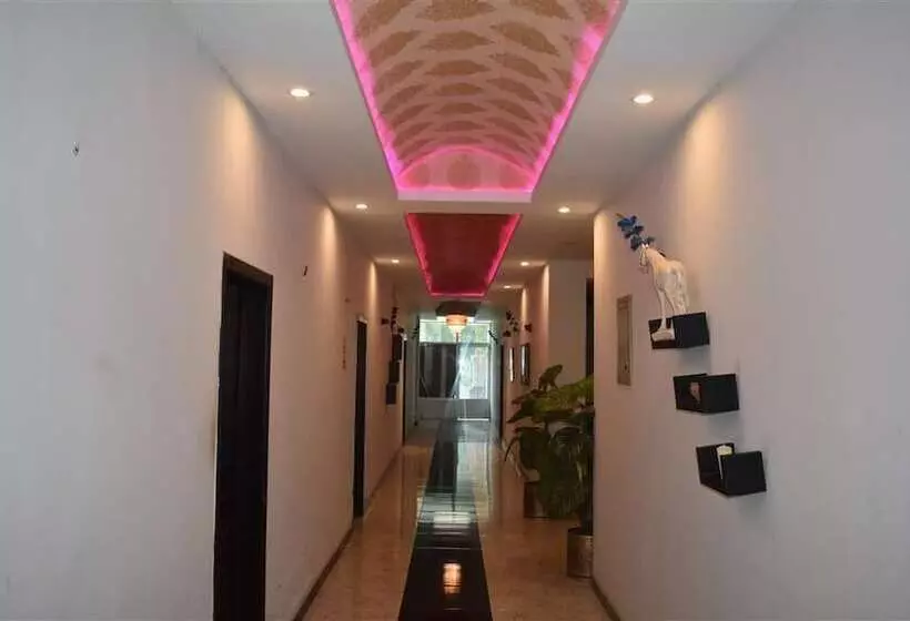 Abbott Crown Hotel And Restaurant