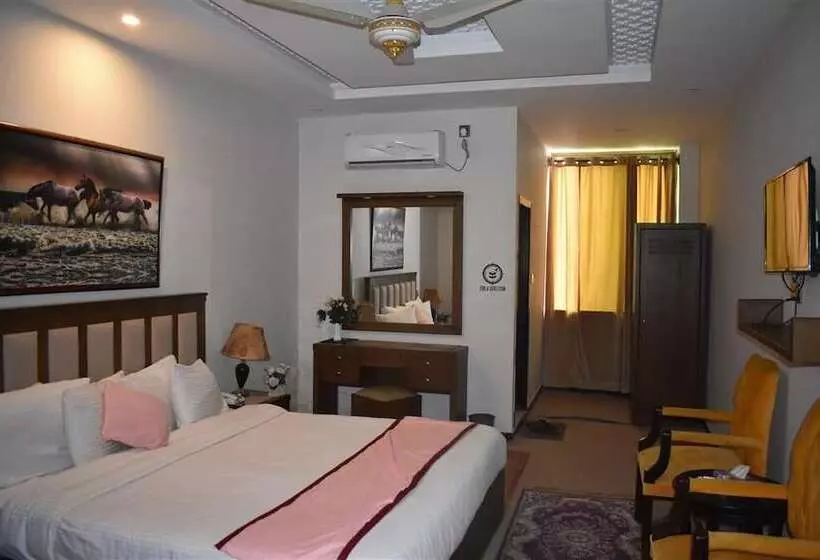 Abbott Crown Hotel And Restaurant