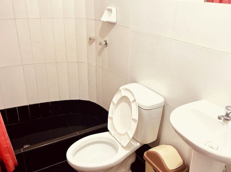 فندق صغير Hospedaje Napoles Trujillo