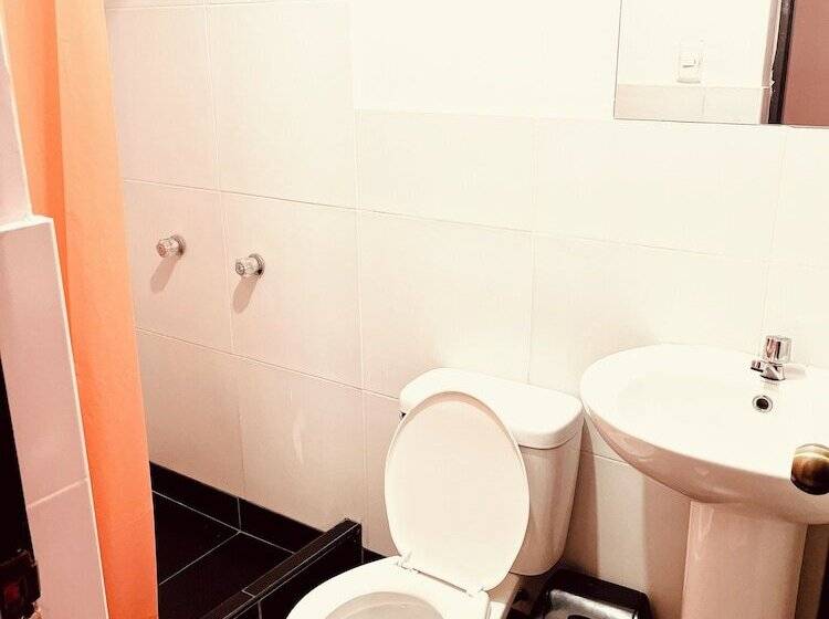 فندق صغير Hospedaje Napoles Trujillo