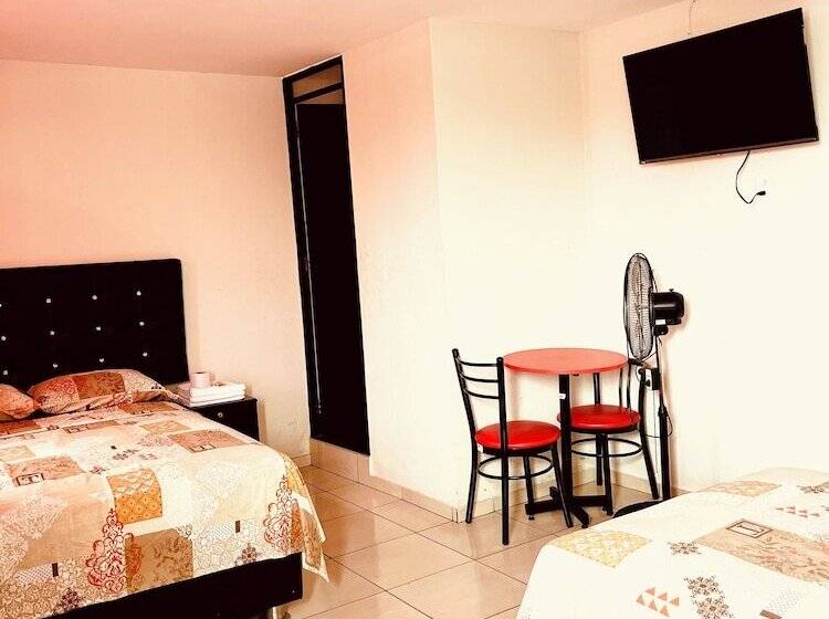 فندق صغير Hospedaje Napoles Trujillo