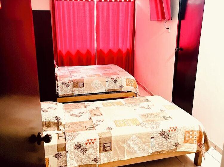 فندق صغير Hospedaje Napoles Trujillo