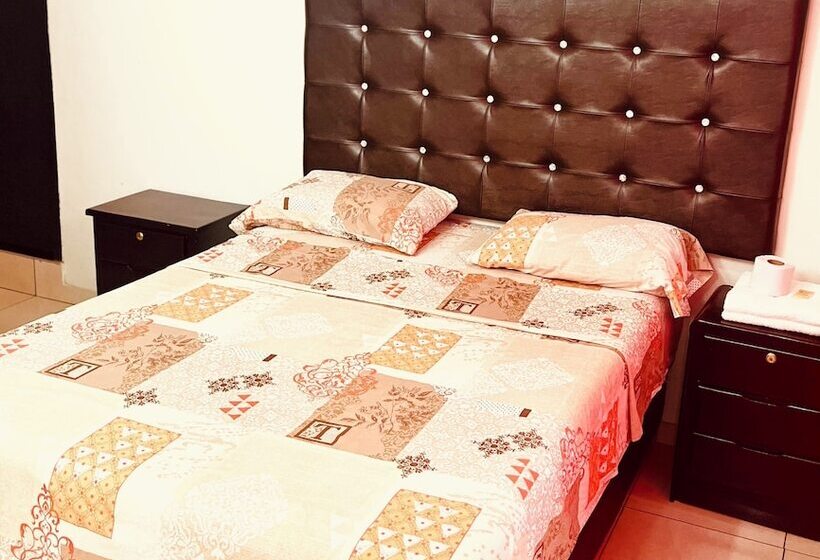 فندق صغير Hospedaje Napoles Trujillo