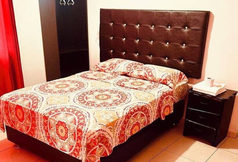 فندق صغير Hospedaje Napoles Trujillo