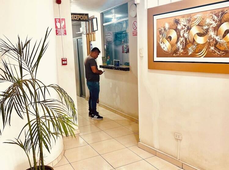 فندق صغير Hospedaje Napoles Trujillo