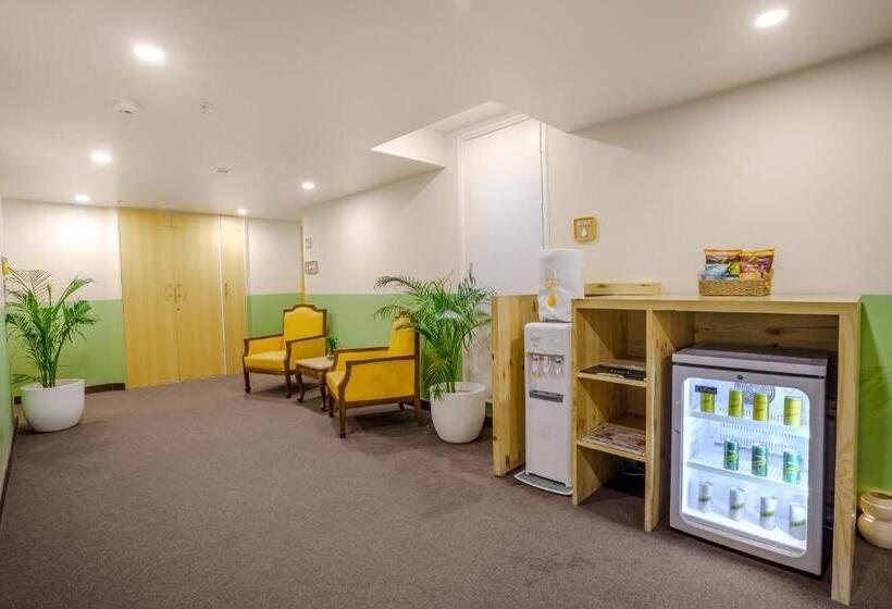 Bloom Hotel   Karol Bagh