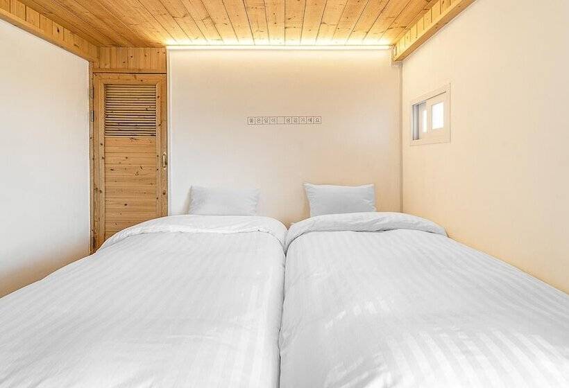 Sokcho Donbangseock Pension