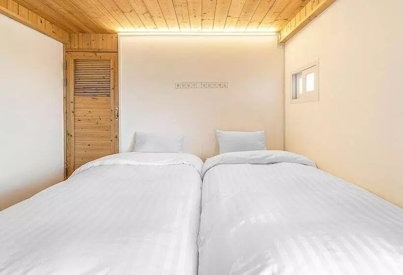 Sokcho Donbangseock Pension