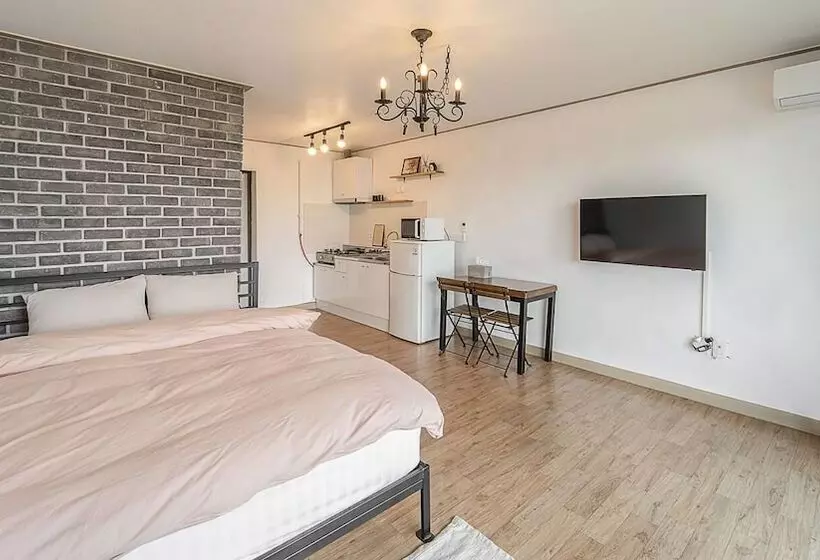 Sokcho Donbangseock Pension