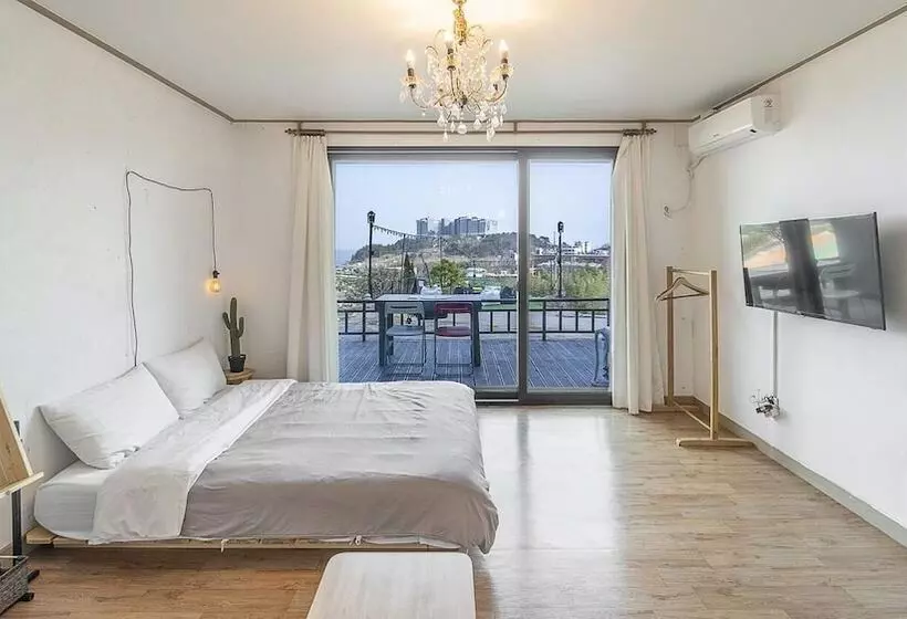 Sokcho Donbangseock Pension