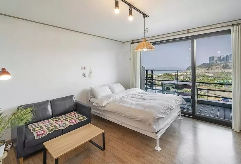 Sokcho Donbangseock Pension