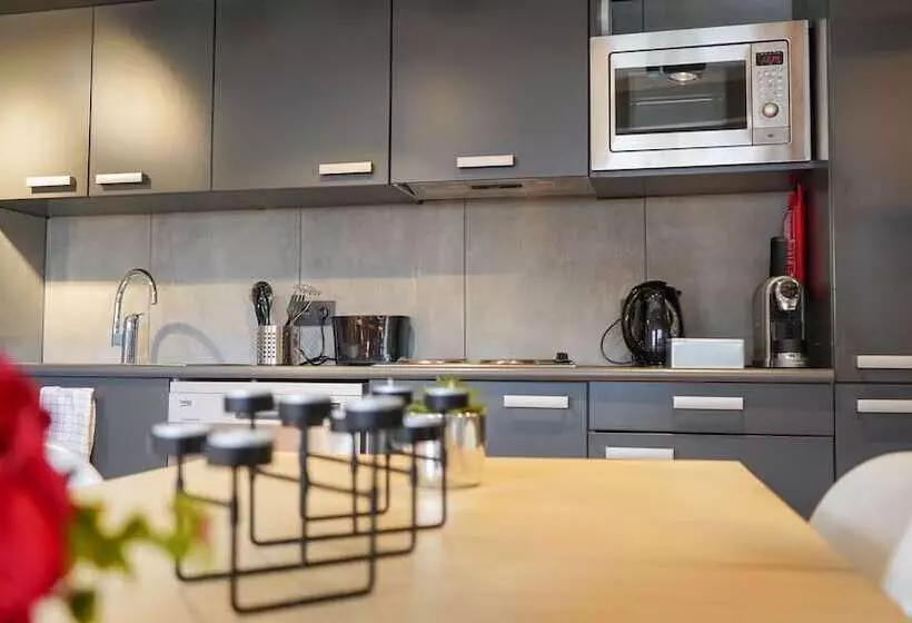 ホテル Amosa Liège City Centre Apart - Donceel 6