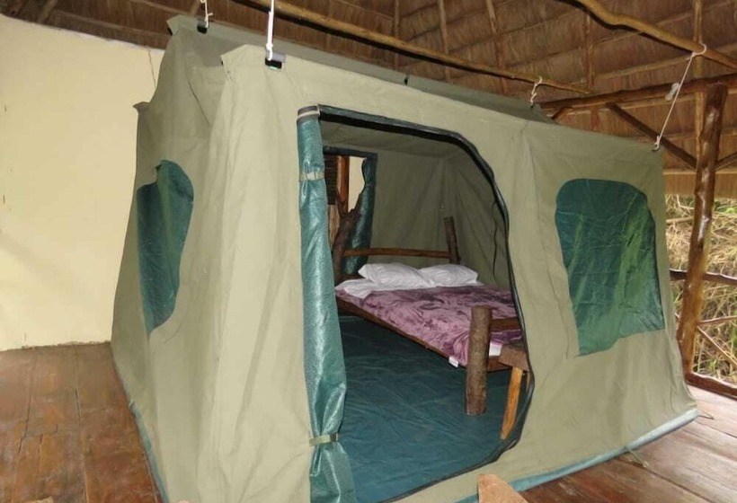 هتل Jungle Lodge Kibale