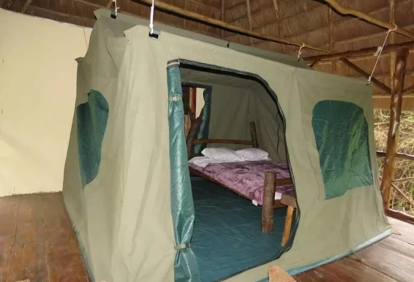 هتل Jungle Lodge Kibale
