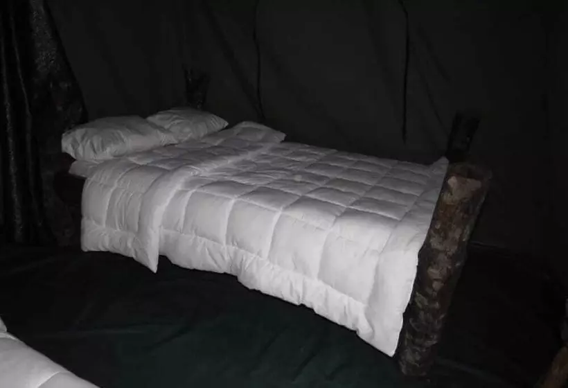 هتل Jungle Lodge Kibale