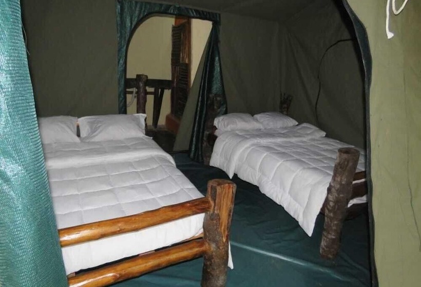 هتل Jungle Lodge Kibale