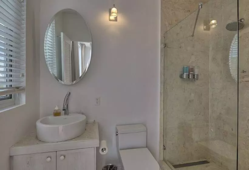 La Bougainvillea Hotel And Villas