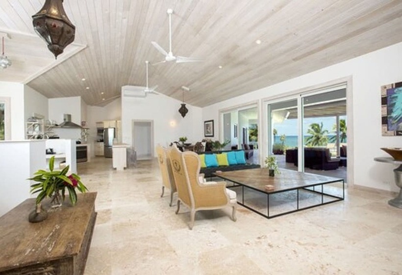 La Bougainvillea Hotel And Villas