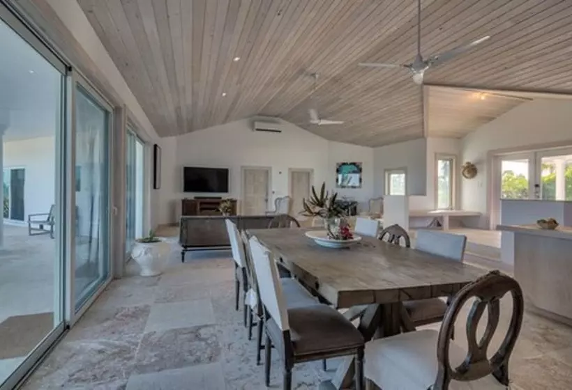 La Bougainvillea Hotel And Villas