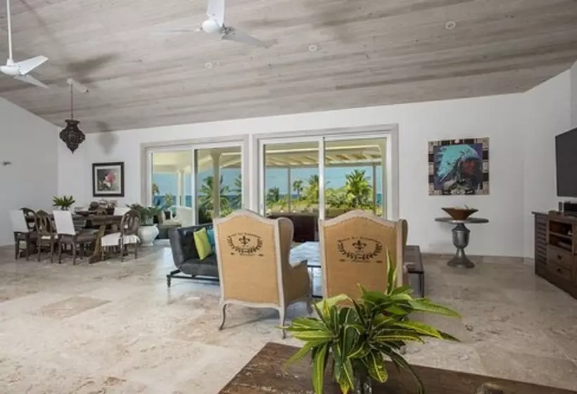 La Bougainvillea Hotel And Villas