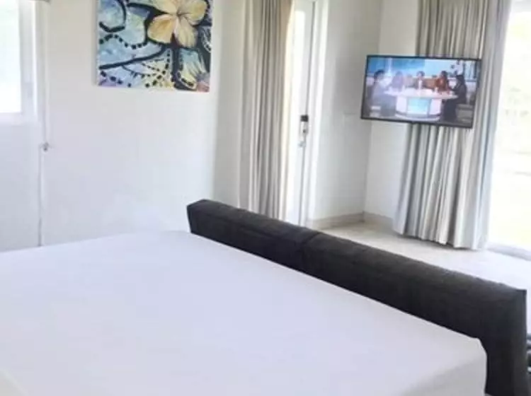 La Bougainvillea Hotel And Villas