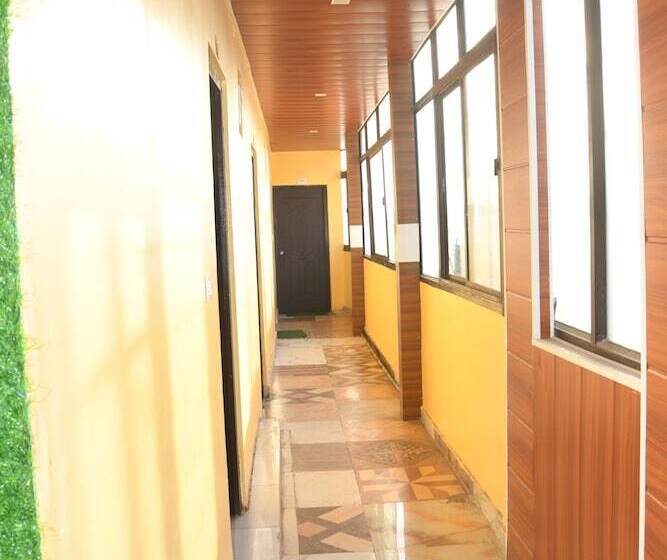 Szálloda Mountain View And Rooftop Restaurant