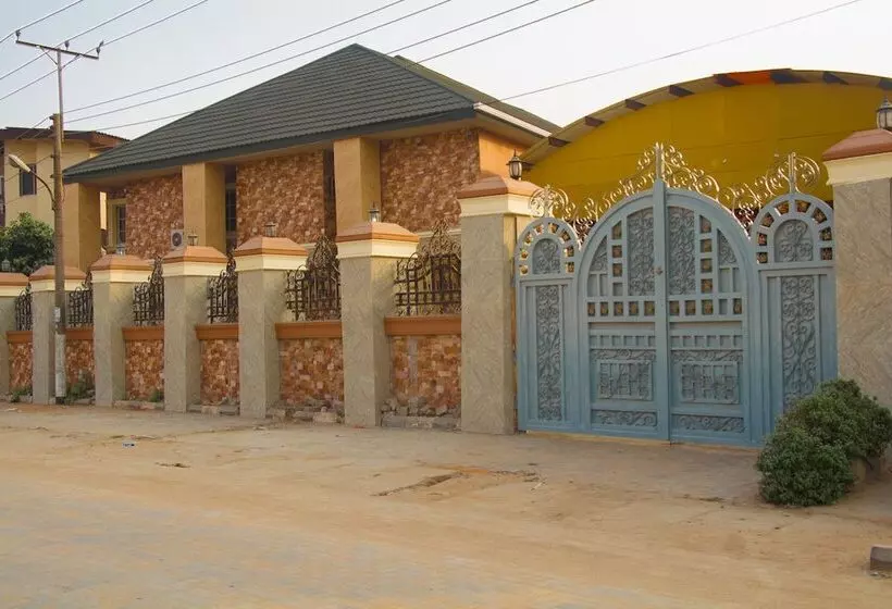 هتل Owee's Place