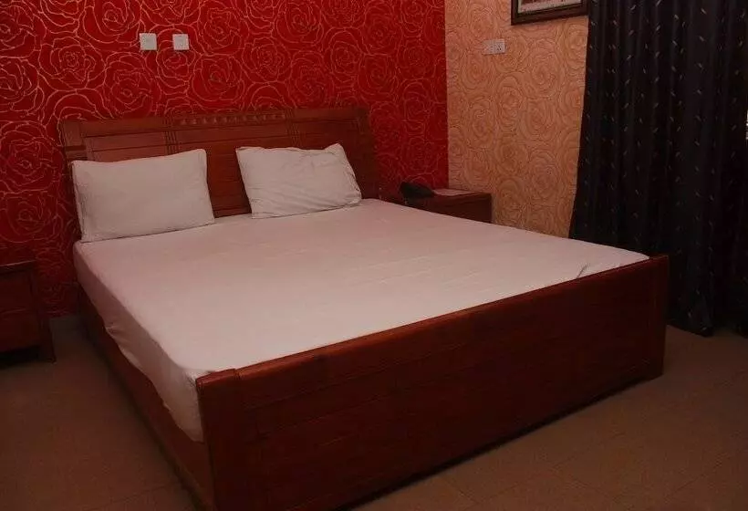 هتل Owee's Place