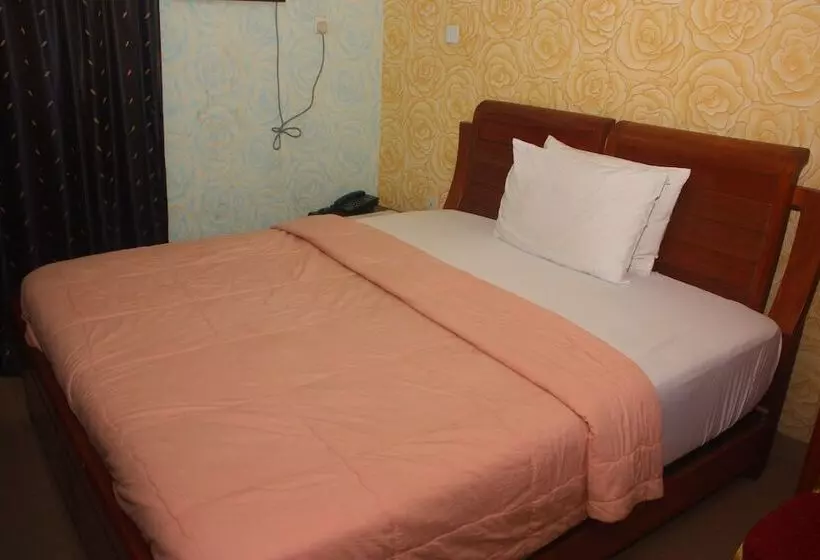 هتل Owee's Place