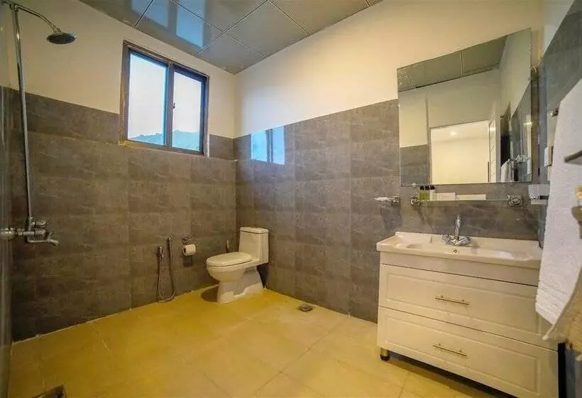 هتل Roomph Premium Al Noor Airport Road