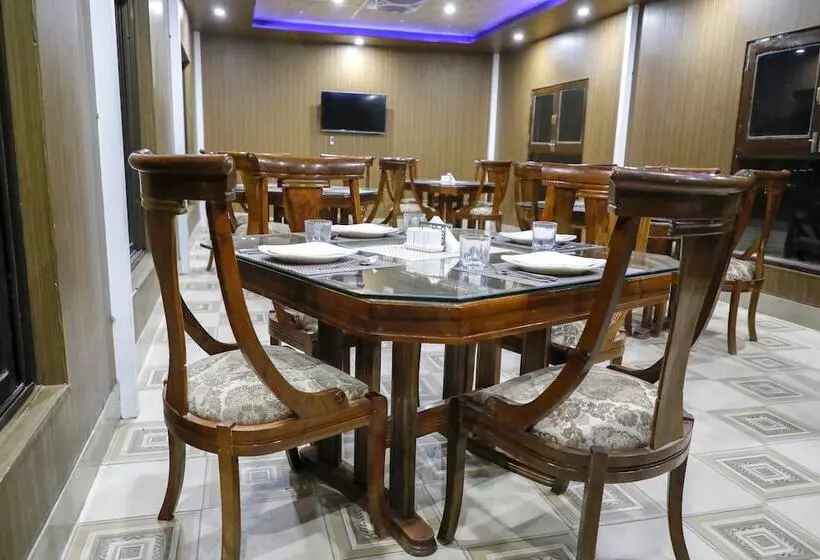 هتل Roomph Premium Al Noor Airport Road