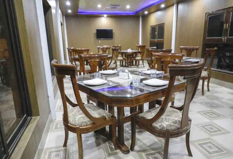 هتل Roomph Premium Al Noor Airport Road