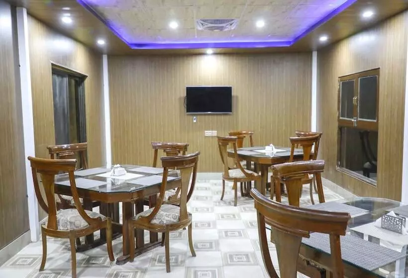 هتل Roomph Premium Al Noor Airport Road