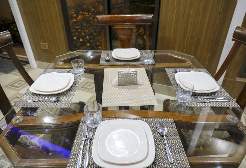 Szálloda Roomph Premium Al Noor Airport Road