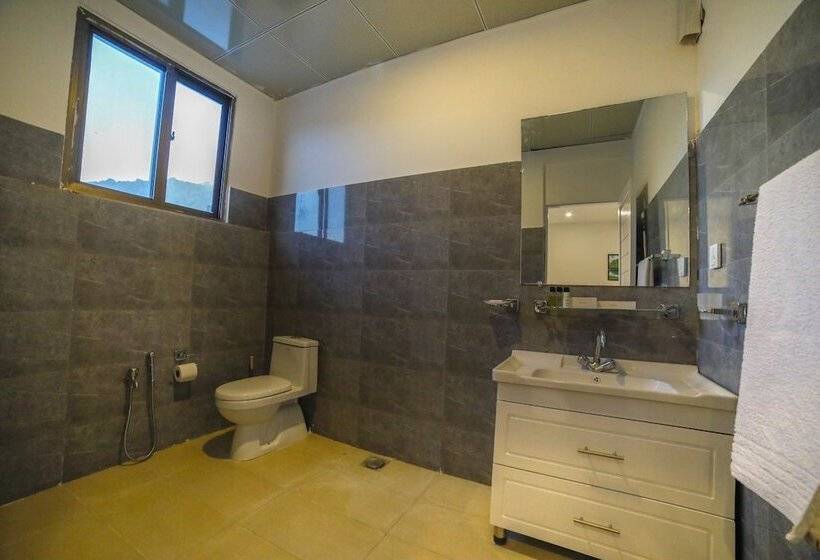 Szálloda Roomph Premium Al Noor Airport Road