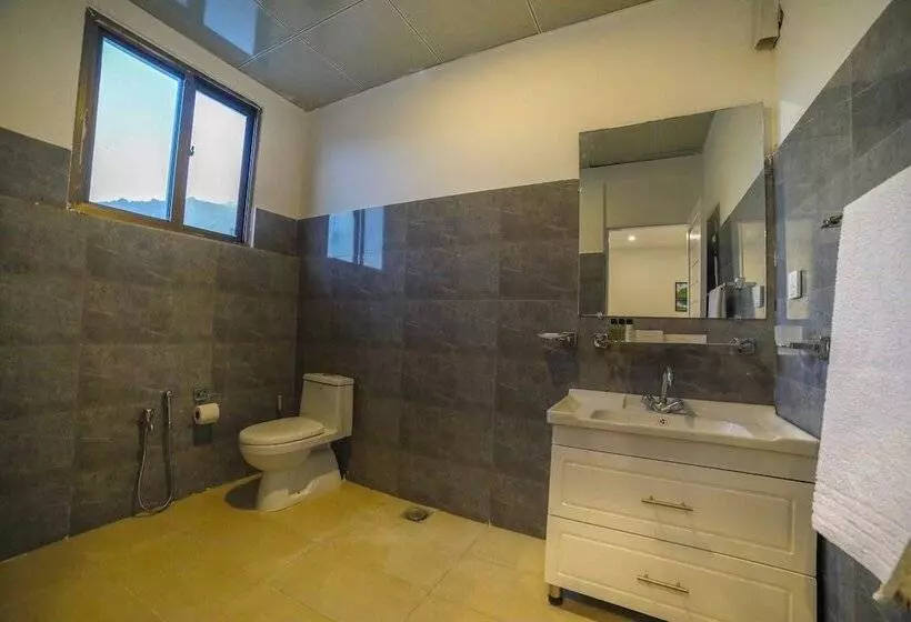 هتل Roomph Premium Al Noor Airport Road