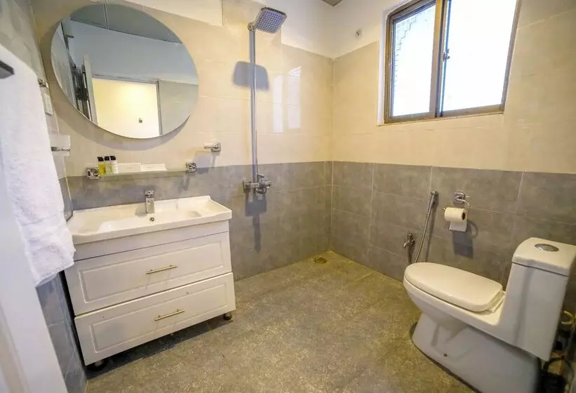 هتل Roomph Premium Al Noor Airport Road