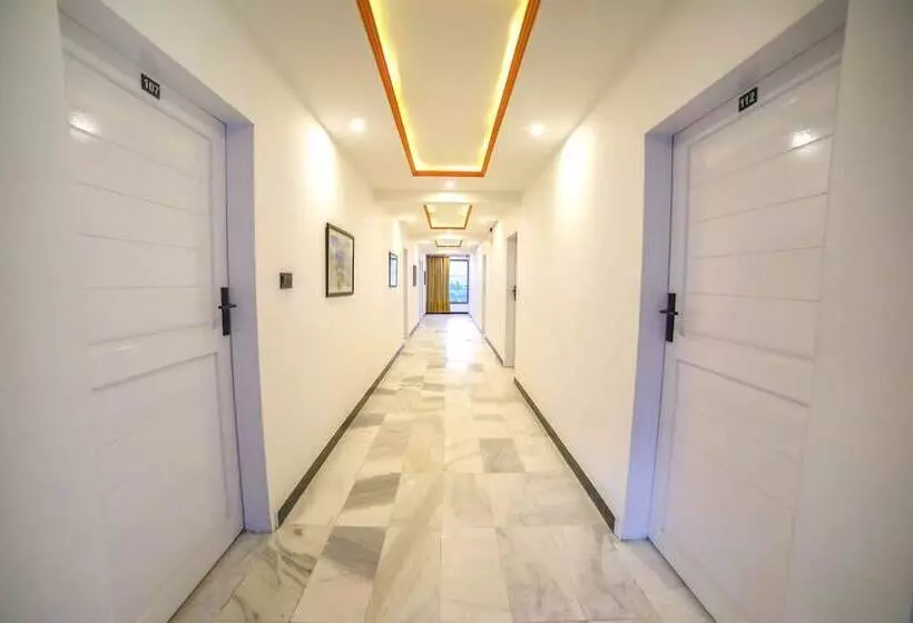 هتل Roomph Premium Al Noor Airport Road