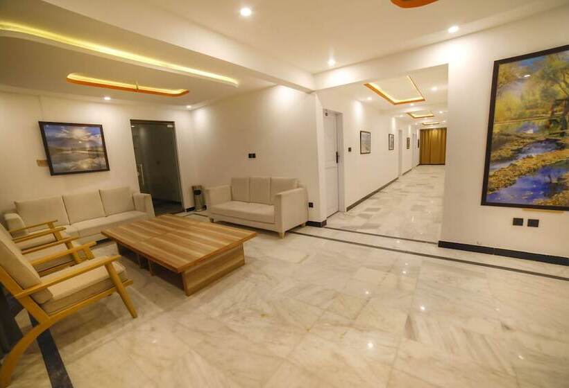 Szálloda Roomph Premium Al Noor Airport Road