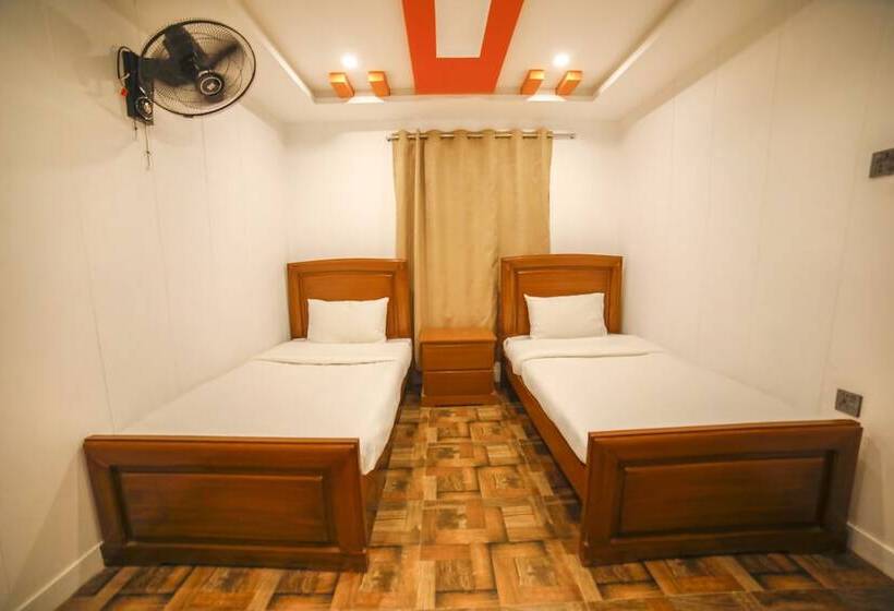 Szálloda Roomph Premium Al Noor Airport Road