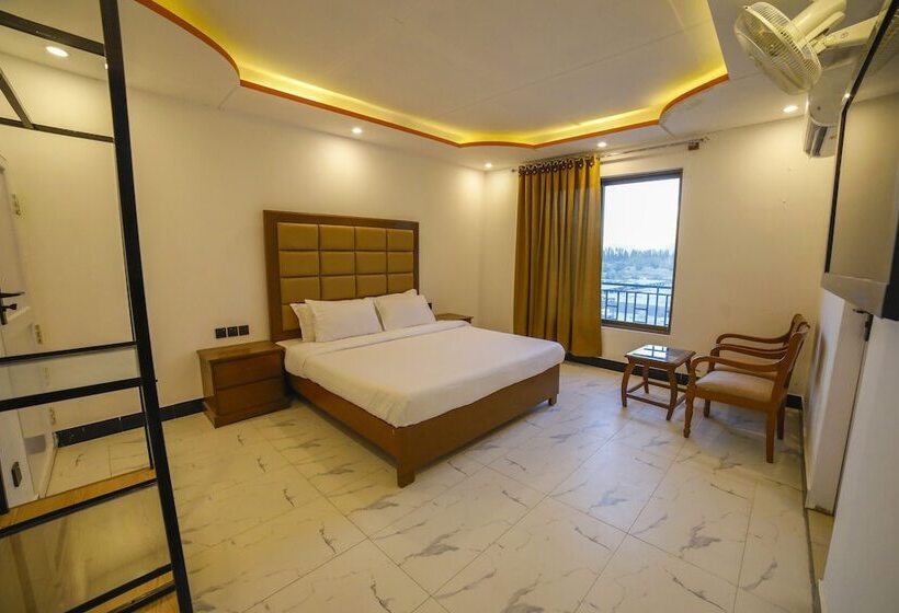 Szálloda Roomph Premium Al Noor Airport Road