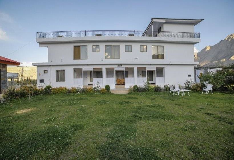 Szálloda Roomph Premium Al Noor Airport Road